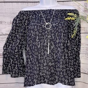 Black and White Off The Shoulder Peasant Top | Size Large